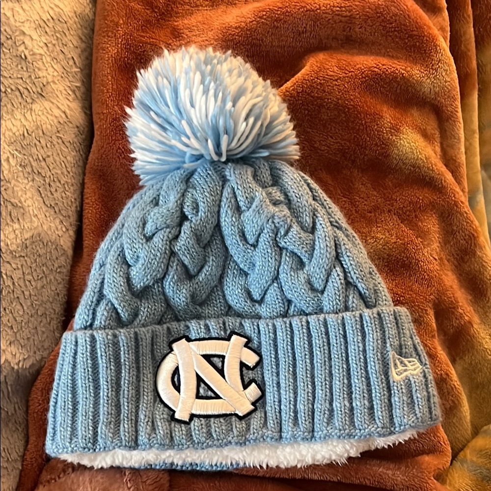 New Era Blue and White Cable Knit Hat